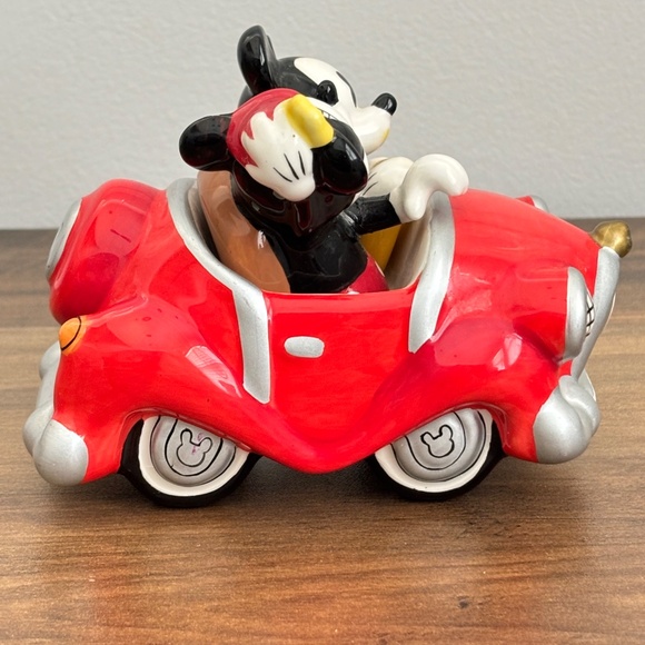 Walt DISNEY Salt & Pepper Shakers Magnetic MICKEY & MINNIE MOUSE Retro Red CAR 3 - Picture 5 of 15